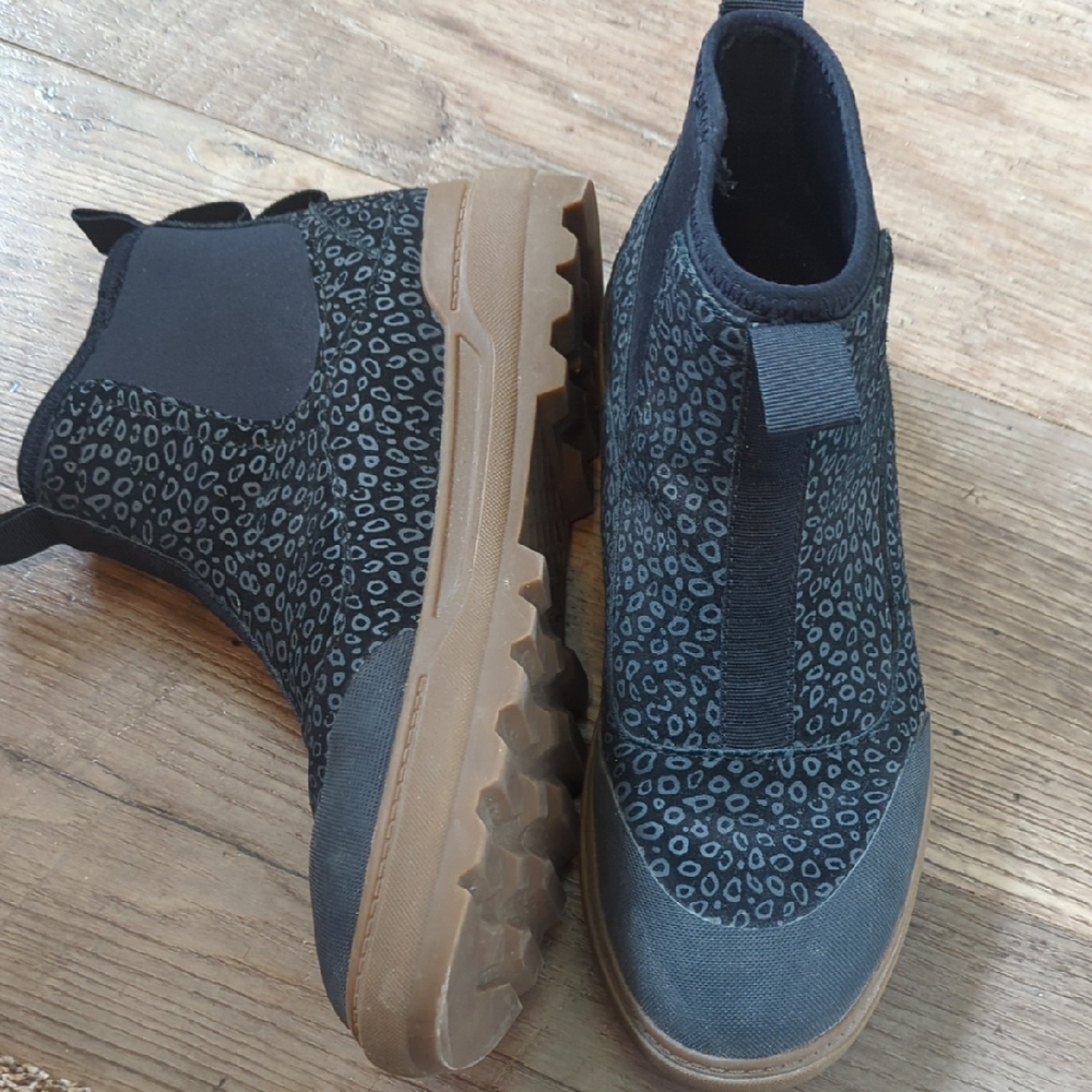 Vans Black and Brown Ankle Boots